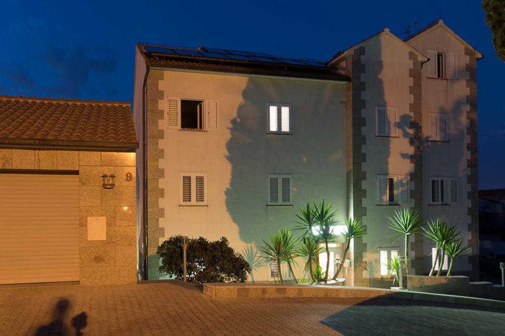 Downtown Private Rooms Mandic Supetar Exterior photo