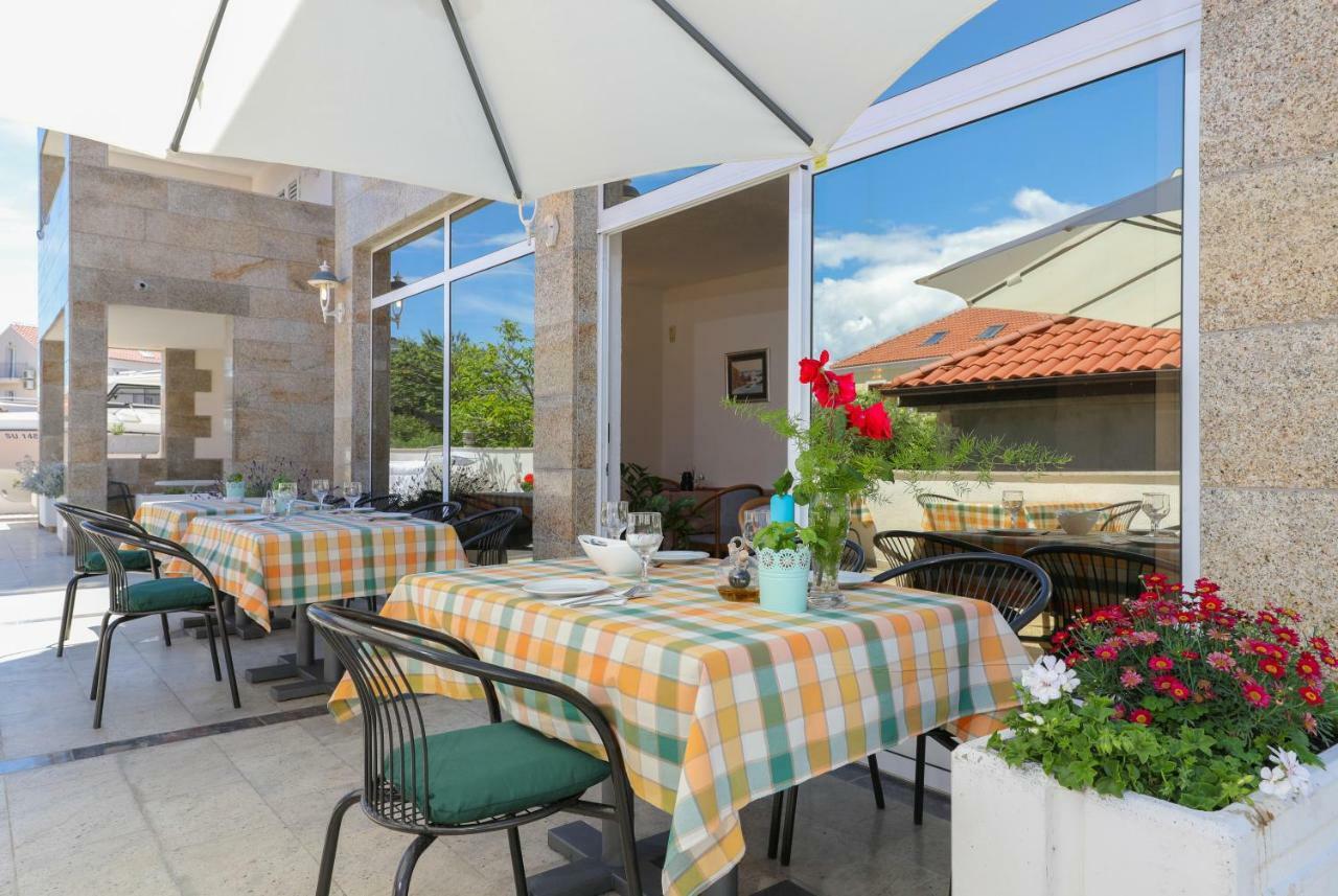 Downtown Private Rooms Mandic Supetar Exterior photo